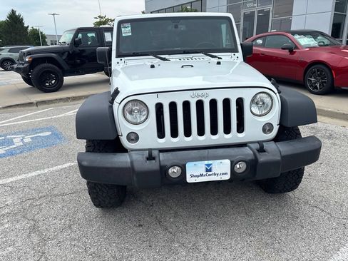 Used 2018 Jeep Wrangler Unlimited Sport S AWD/4WD image 9