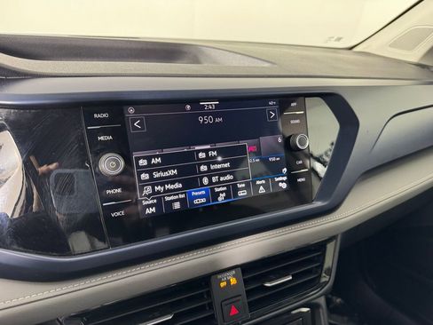 Used 2024 Volkswagen Taos SE image 16