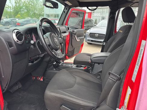 Used 2015 Jeep Wrangler Unlimited Sahara w/ Mopar Chrome Edition Group AWD/4WD image 13