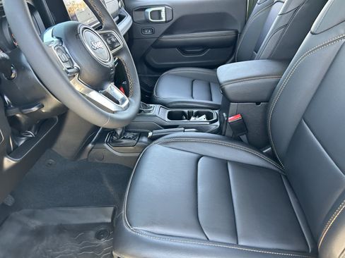 Used 2024 Jeep Wrangler Unlimited Sahara AWD/4WD image 28