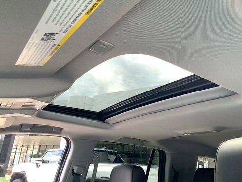 Certified 2020 Cadillac Escalade Luxury w/ Escalade Sport Edition image 19