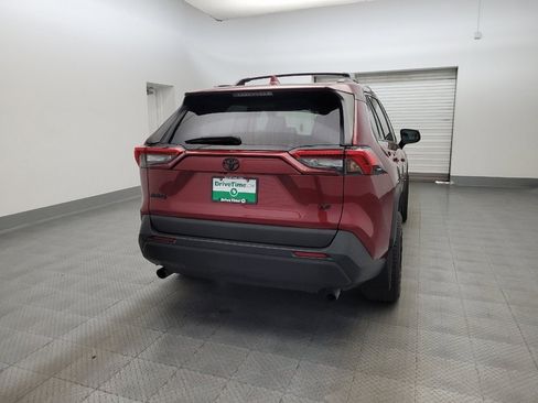 Used 2021 Toyota RAV4 LE image 7