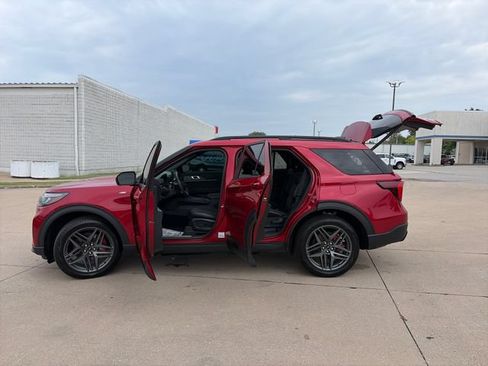 Used 2025 Ford Explorer ST-Line w/ Premium Package AWD/4WD image 40
