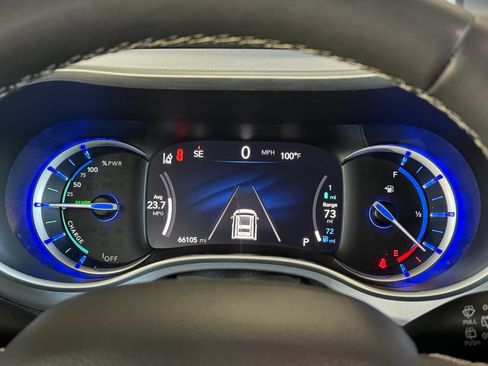 Used 2024 Chrysler Pacifica Limited FWD image 14