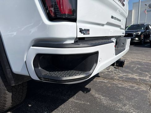 Used 2025 GMC Sierra 2500 AT4 AWD/4WD image 9