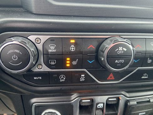 Used 2022 Jeep Gladiator Willys image 25