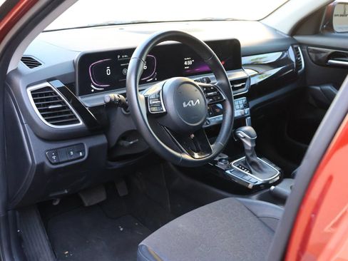 Used 2025 Kia Seltos S FWD image 9