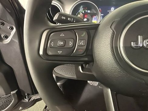 Used 2023 Jeep Wrangler Unlimited w/ Convenience Group AWD/4WD image 15