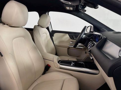 Certified 2025 Mercedes-Benz GLA 250 image 8