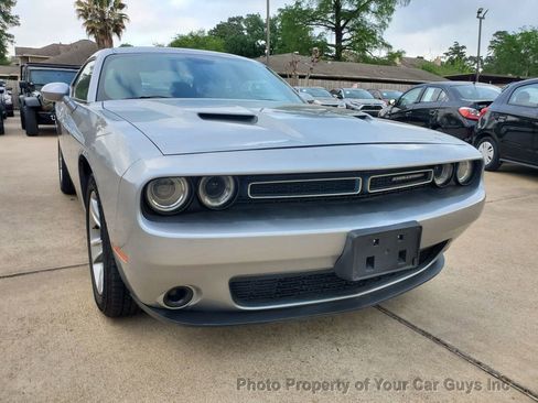 Used 2016 Dodge Challenger SXT image 4