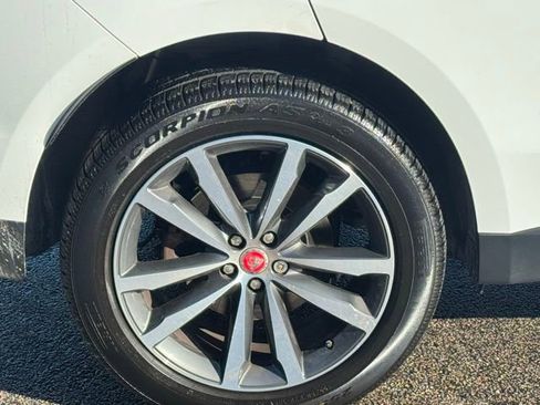 Used 2019 Jaguar F-PACE Prestige image 12