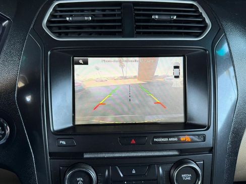 Used 2016 Ford Explorer XLT w/ Equipment Group 202A FWD image 57