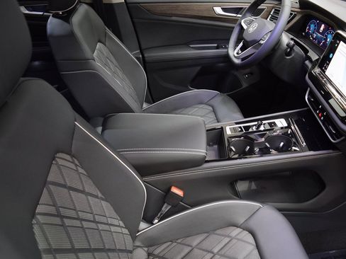 New 2025 Volkswagen Atlas SEL Premium R-Line image 7