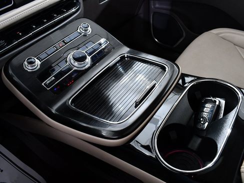 Used 2021 Lincoln Nautilus Reserve image 30