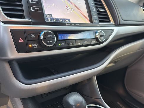Certified 2017 Toyota Highlander XLE image 25
