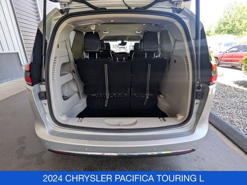 Used 2024 Chrysler Pacifica Touring-L FWD image 29