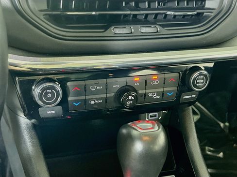 Used 2022 Jeep Compass High Altitude AWD/4WD image 16