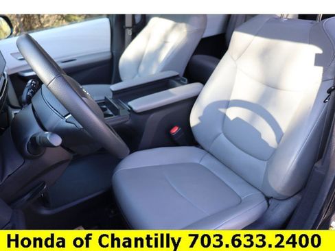Used 2025 Toyota Sienna XLE AWD/4WD image 25