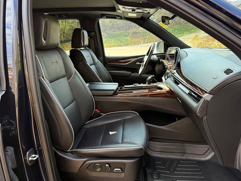 Used 2021 Cadillac Escalade Premium Luxury image 26