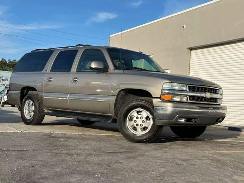 Used 2002 Chevrolet Suburban LT image 6