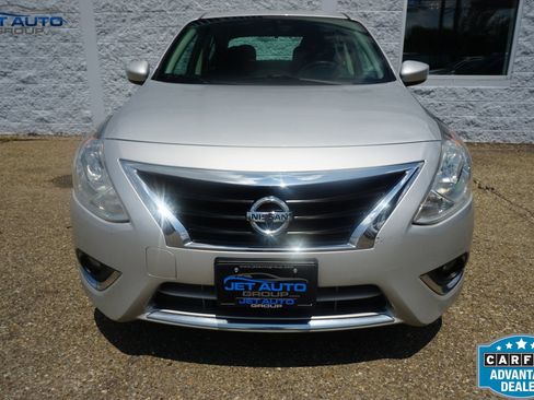 Used 2016 Nissan Versa SV w/ Fog Lights Package FWD image 2
