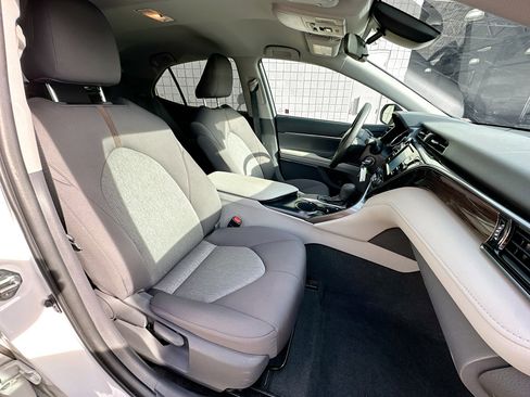 Used 2019 Toyota Camry LE image 28