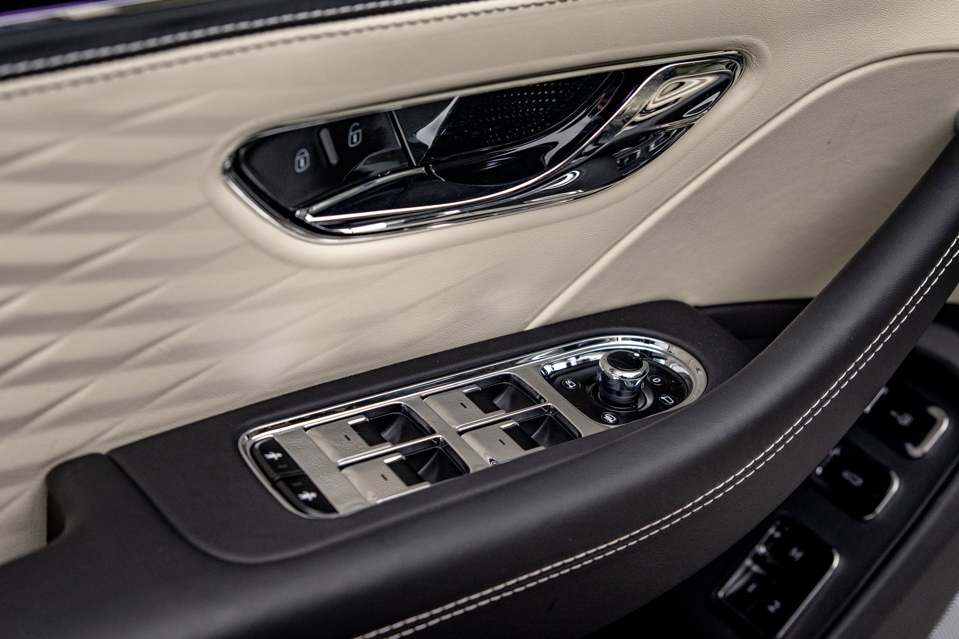New 2026 Bentley Flying Spur V8 AWD/4WD image 18