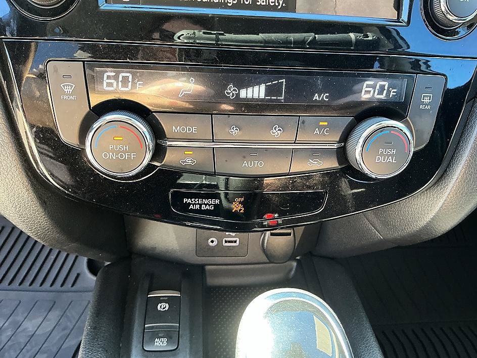 Used 2019 Nissan Rogue SV w/ Premium Package AWD/4WD image 19