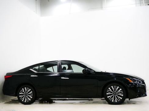 Used 2023 Nissan Altima 2.5 SV image 4
