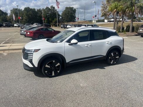 New 2025 Nissan Kicks SR image 5