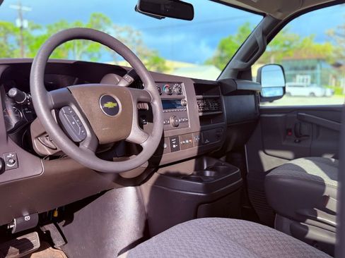 Used 2025 Chevrolet Express 3500 LT w/ LT Preferred Equipment Group image 20