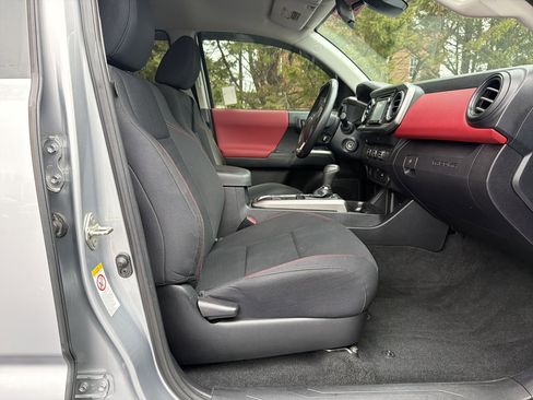 Used 2019 Toyota Tacoma SR5 image 31