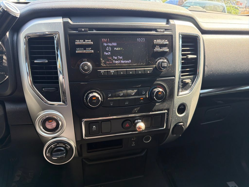 Used 2018 Nissan Titan SV AWD/4WD image 25