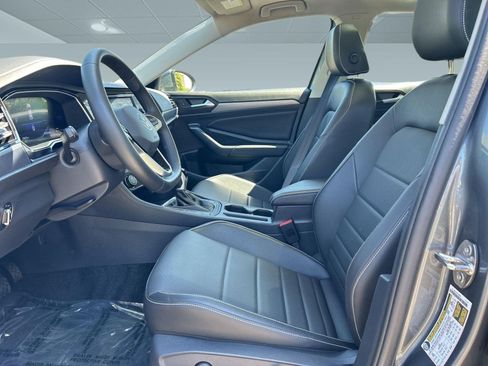 Used 2024 Volkswagen Jetta SE FWD image 5