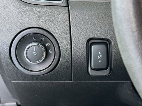 Used 2018 Ford Taurus SEL FWD image 10