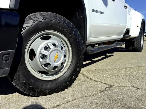 Used 2024 Chevrolet Silverado 3500 W/T image 2
