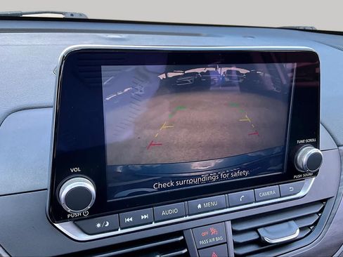 Used 2025 Nissan Altima 2.5 SV FWD image 23