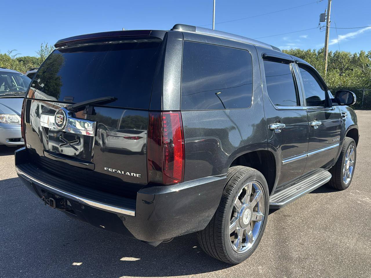 Used 2010 Cadillac Escalade Luxury AWD/4WD image 5