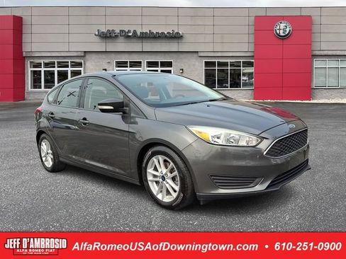 Used 2017 Ford Focus SE FWD image 1