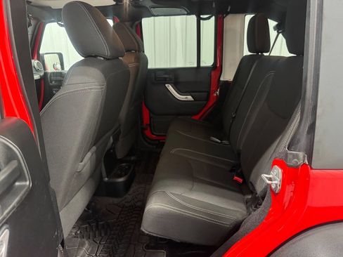 Used 2016 Jeep Wrangler Unlimited Rubicon w/ Connectivity Group image 13