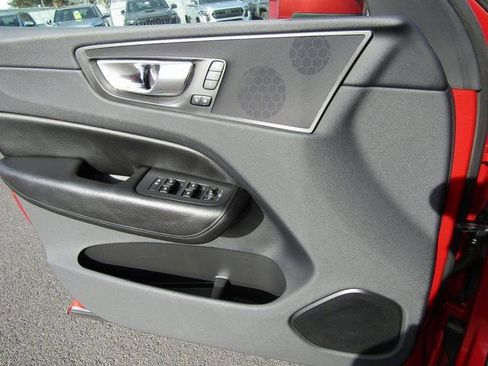 Used 2019 Volvo XC60 T5 Momentum w/ Premium Package image 23