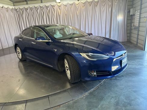 Used 2018 Tesla Model S 100D AWD/4WD image 3
