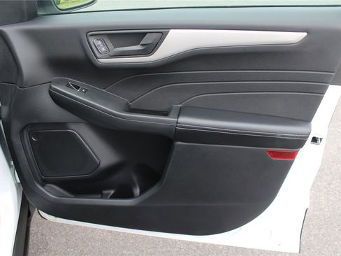 Used 2022 Ford Escape SE image 46