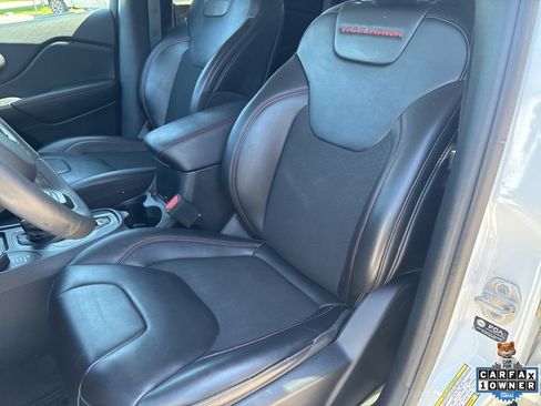 Used 2022 Jeep Cherokee Trailhawk w/ Comfort/Convenience Group AWD/4WD image 56