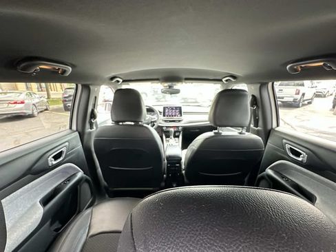 Used 2024 Jeep Compass Latitude AWD/4WD image 19