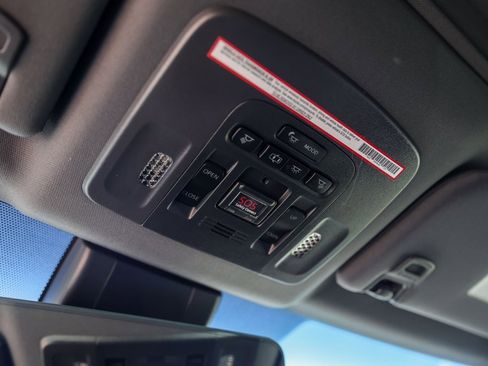 Used 2020 Toyota Avalon Limited image 24