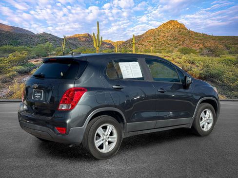 Used 2019 Chevrolet Trax LS FWD image 4