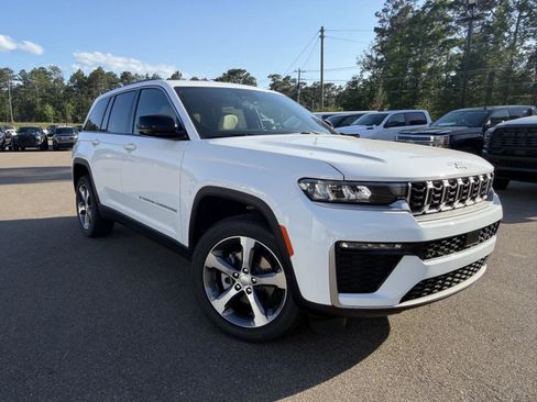 New 2026 Jeep Grand Cherokee Limited RWD image 3