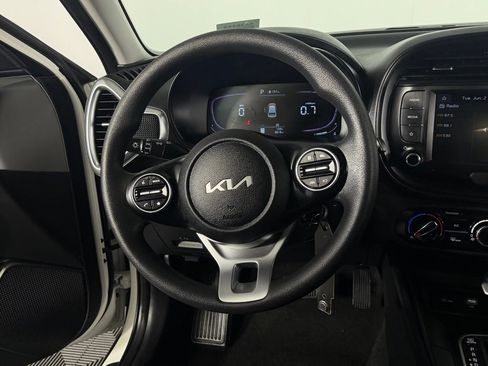Used 2025 Kia Soul LX FWD image 17