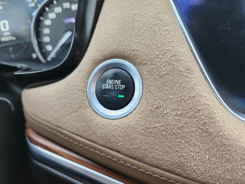 Used 2017 Cadillac XT5 Platinum AWD/4WD image 9